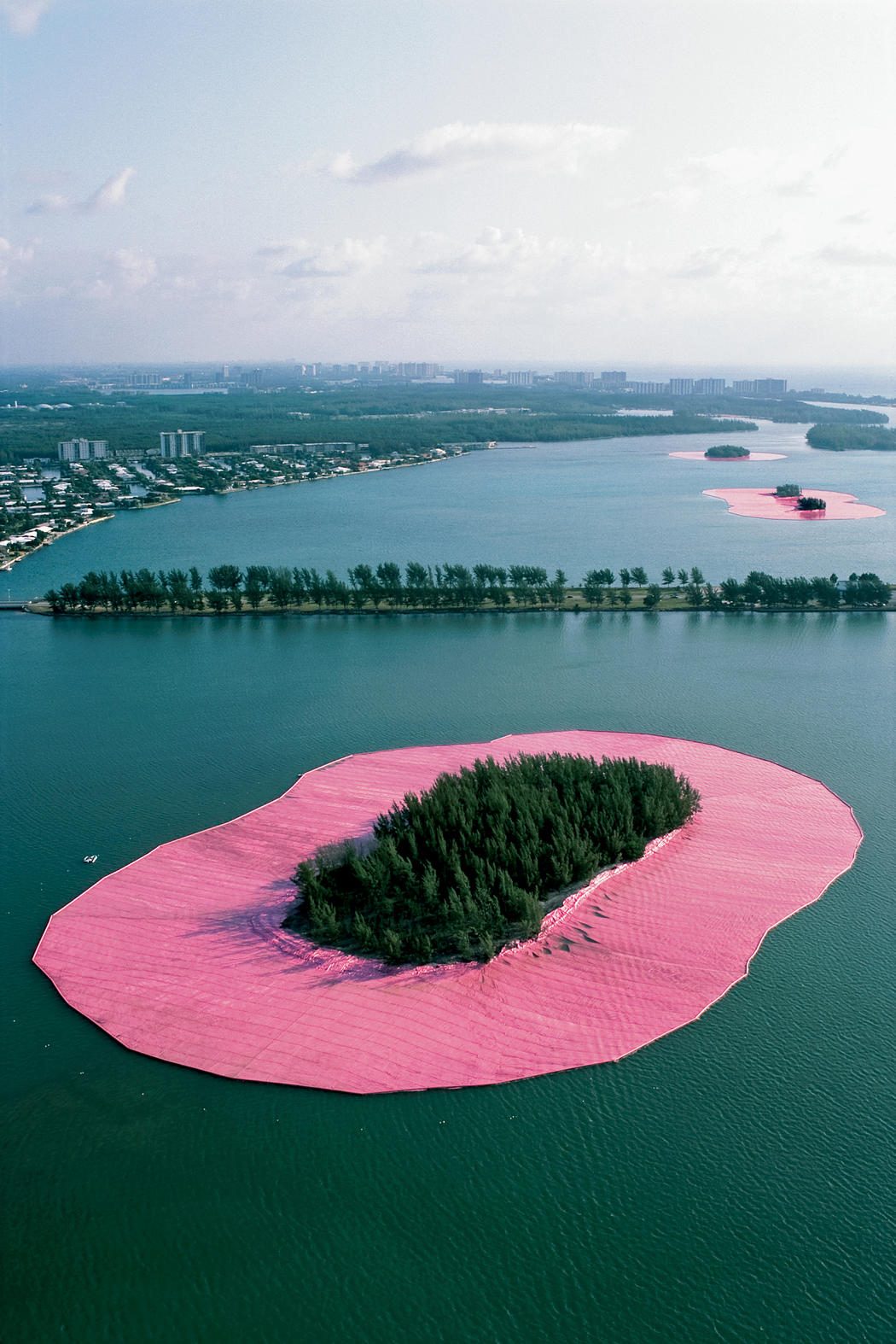 Drawing 1982 in two parts. Photo: Photo: André Grossmann © 1983 Christo