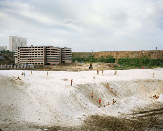 Alexander-Gronsky.-Pastoral-series.-Dzerzhinskiy-II-2009.-Courtesy-of-Polka-Galerie-Paris-620x500