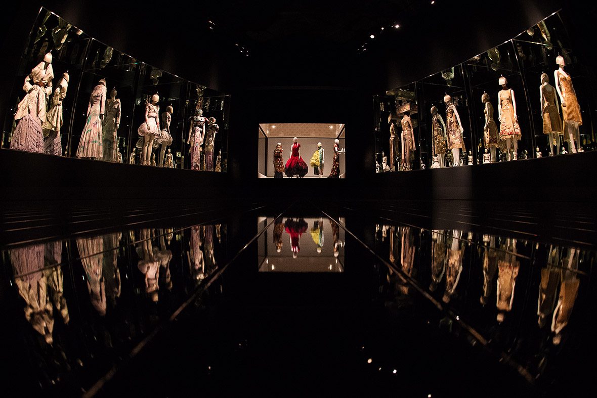 Alexander Mc Queen Savage Beauty V&A photos Leon Neal/AFP