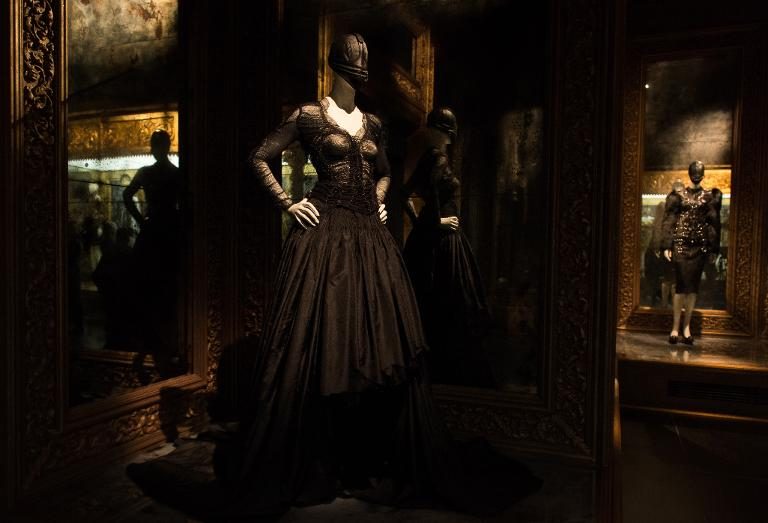 Alexander Mc Queen Savage Beauty V&A photos Leon Neal/AFP