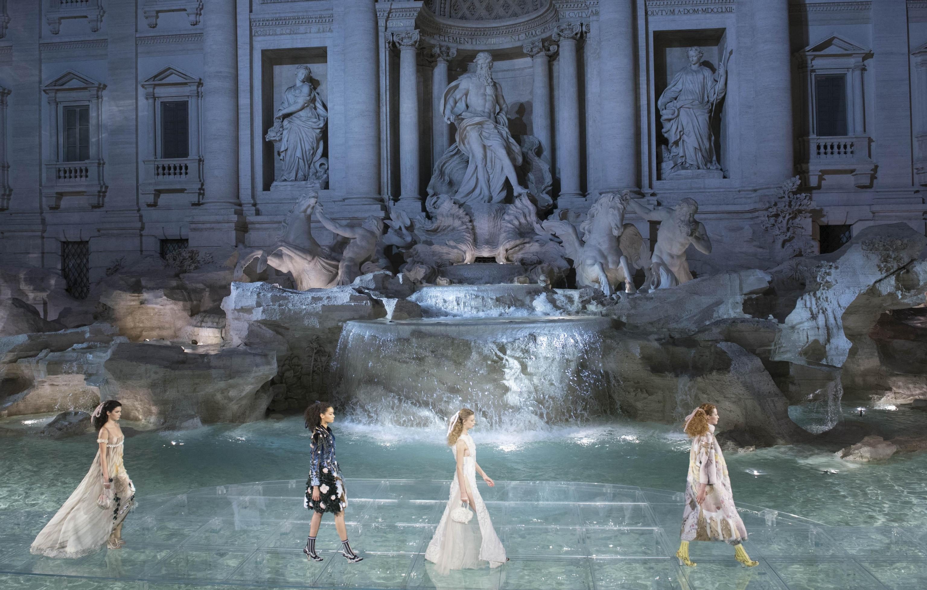 Fendi's spectacular runway show in Fontaine de Trevi