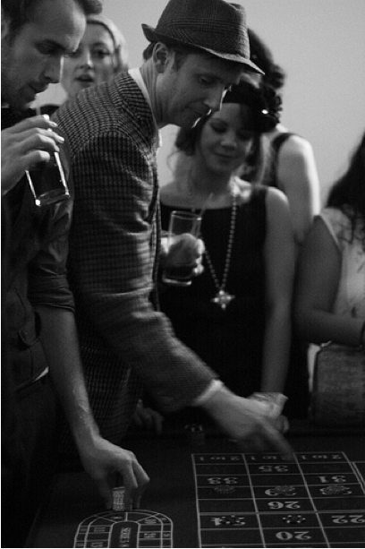 Gin fizz in tea cups and a lot of jazz - AZAP