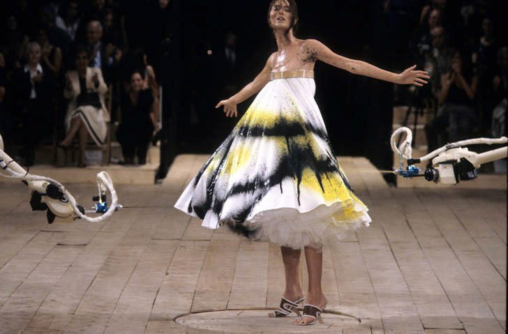 Shalom Harlow, Alexander McQueen SS99